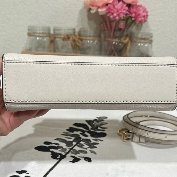 Price Drop ⬇️ Michael Kors Ivory Small Crossbody Bag - Picture 7 of 14